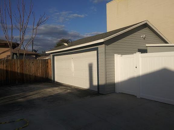 2-car detached garage