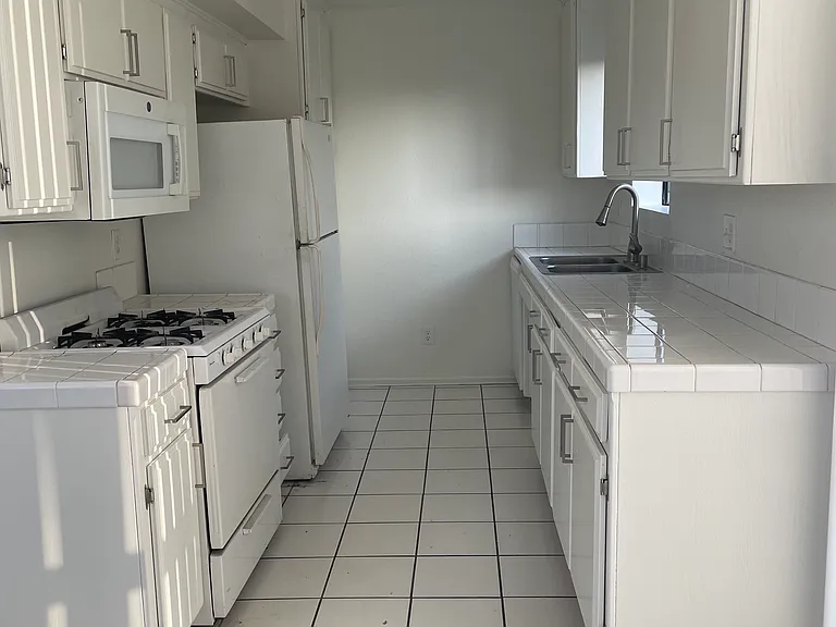 10715 Missouri Ave #304 — Photo 6