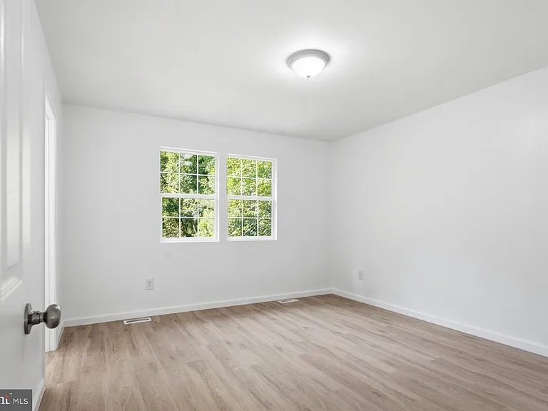 104 Hazel Dr — Photo 19