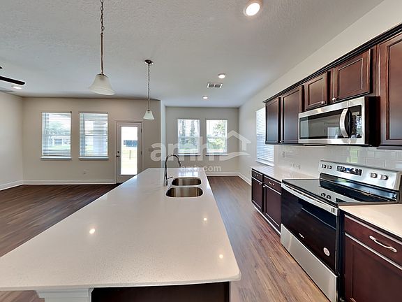 3rd image of 27619 Saint Andrews Ave