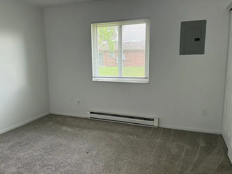 Waynedale Circle Apartments — Photo 48