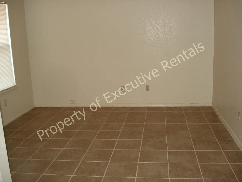 463 Salopek Blvd — Photo 3