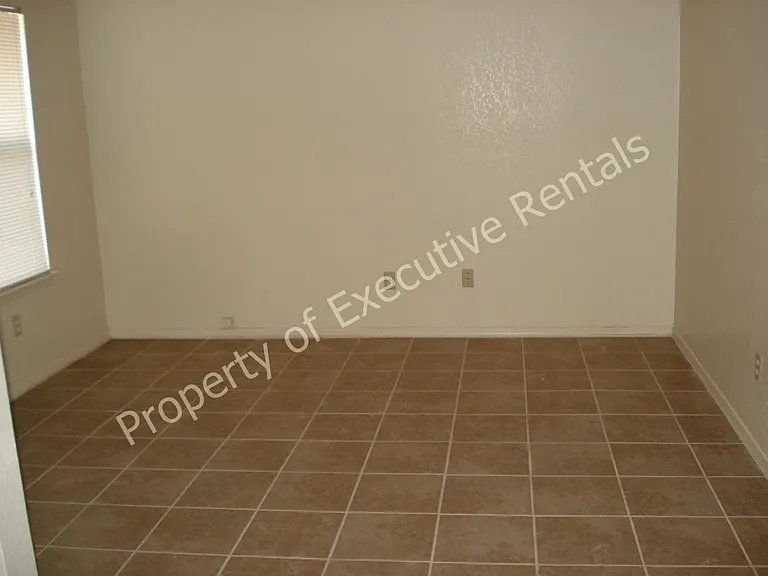 463 Salopek Blvd — Photo 3