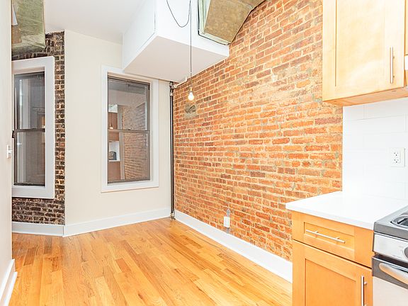 5th image of 236 Irving Ave #1B