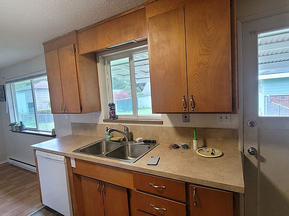 5th image of 118-122 T St SE #118