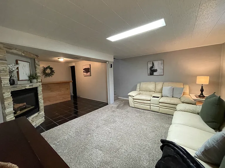 2104 Oakwood Ln — Photo 6