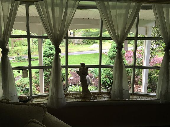 Living room/front garden