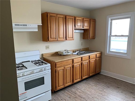 3rd image of 2389 Delaware Ave