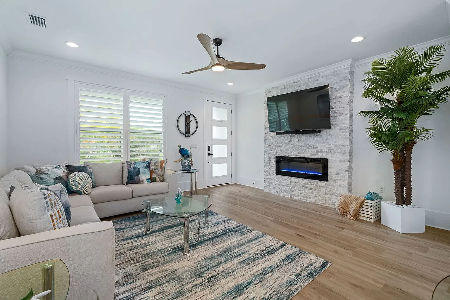 5 bed, 4.0 bath, 2292 sqft, $12,504 — Photo 1