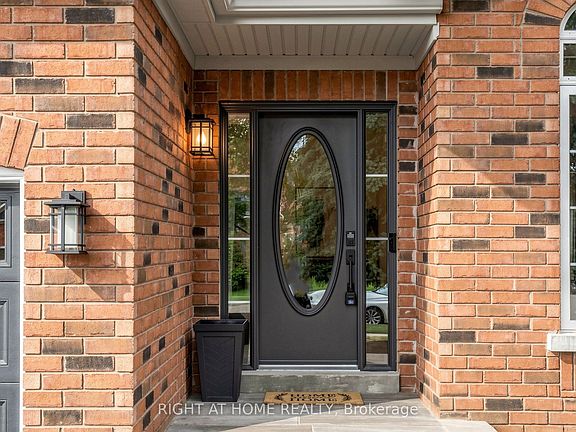 2nd image of 1019 Northern Prospect Cres