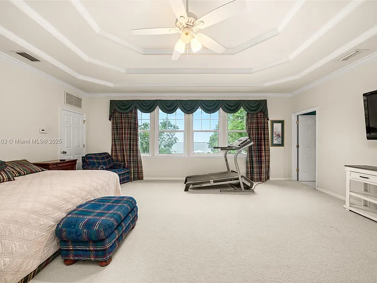 2551 Lakeview Dr — Photo 26