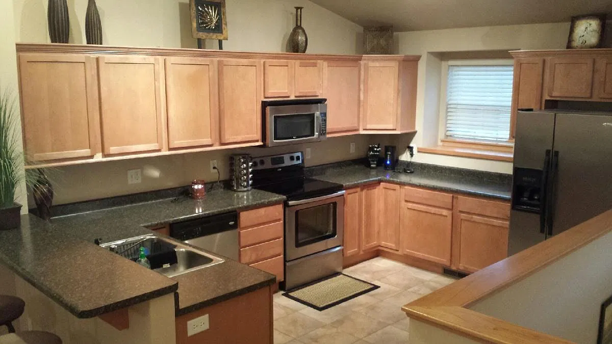 3 bed, 1735 sqft, $2,200 — Photo 2