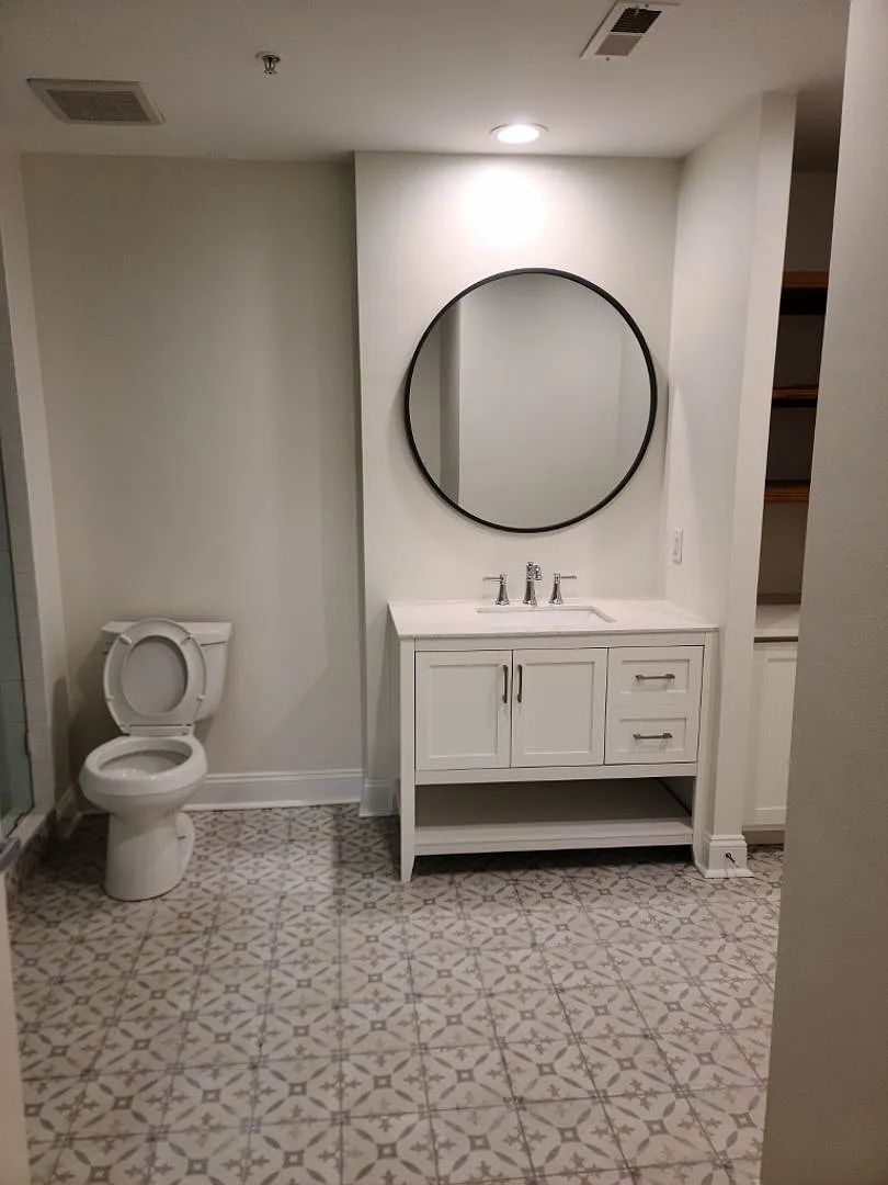 Gorgeous 1 bedroom, 1 bathroom condo in Morrison Condominiums in the heart of Southpark! — Photo 1