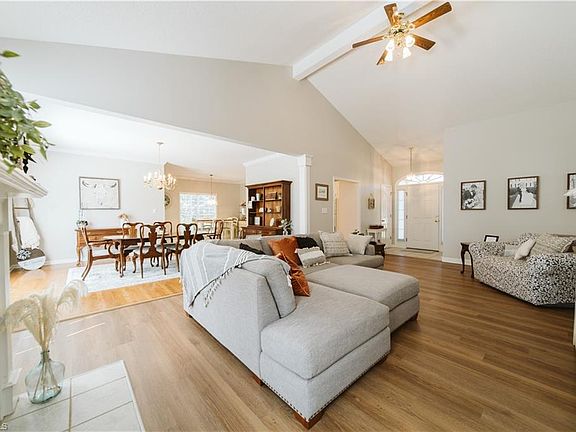 5th image of 330 Running Springs Ln