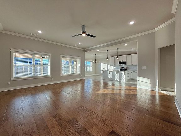 2nd image of 903 Maple View St