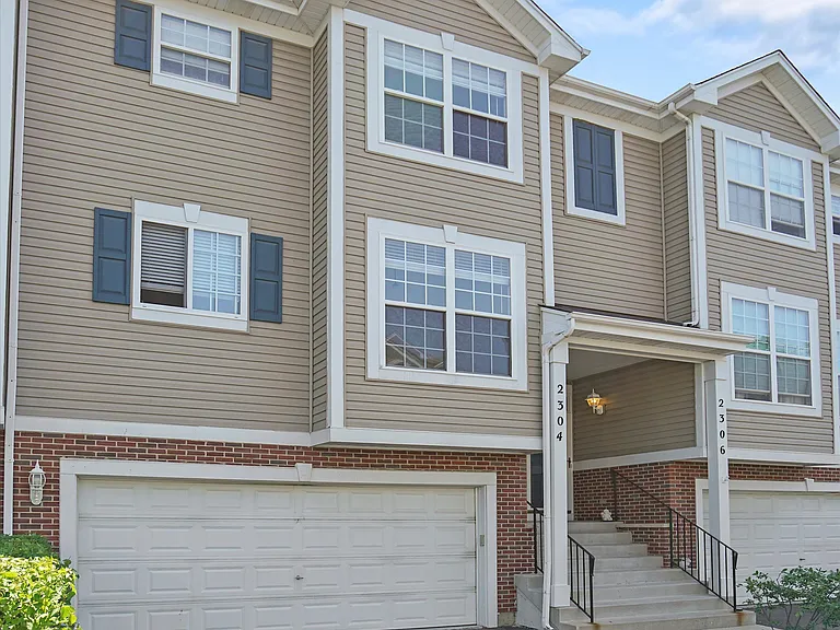2304 Hudson Cir — Photo 3