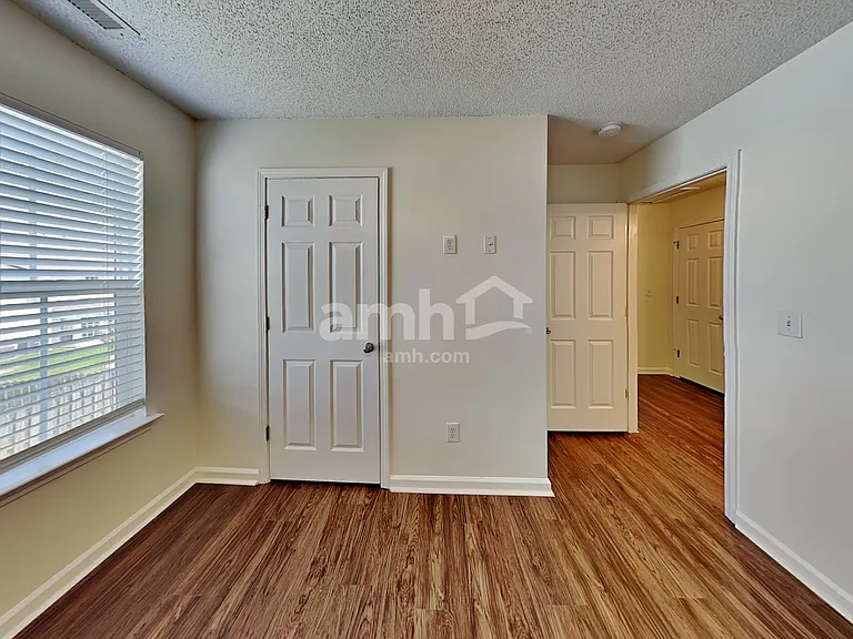 1014 Holly Park Dr — Photo 13