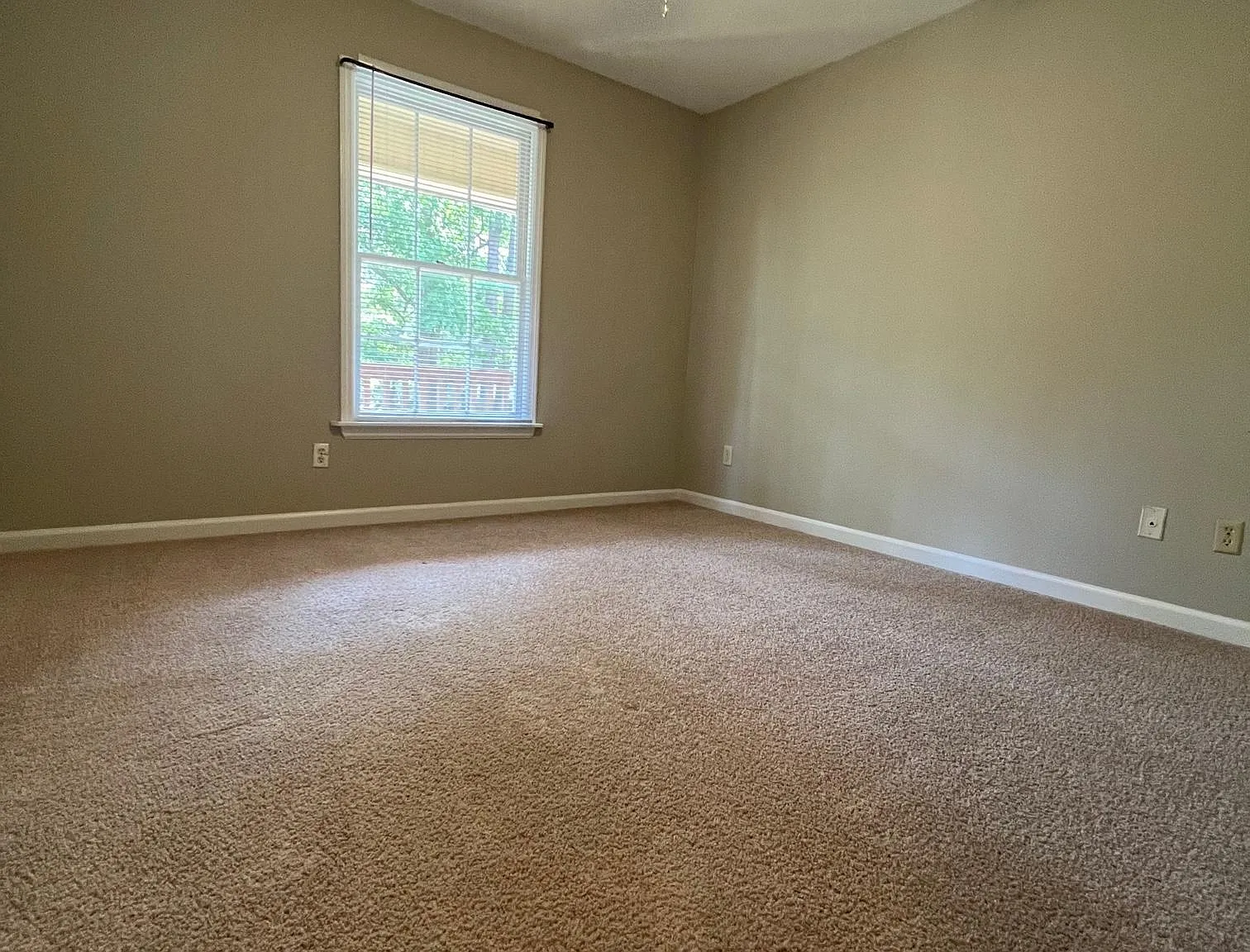 3 bed, 1350 sqft, $1,600 — Photo 4