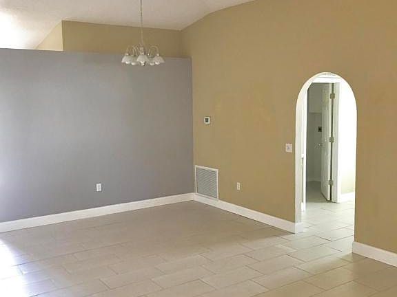 5th image of 1159 White Oak Cir