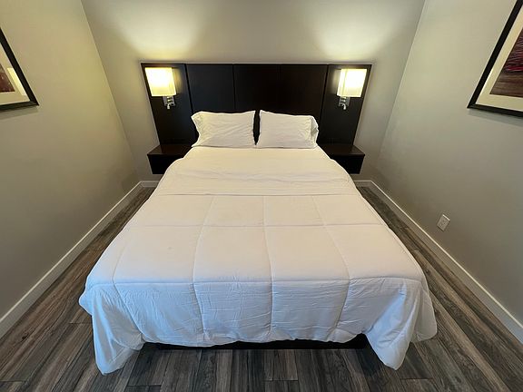 3rd image of 1810 N Garrett Ave #100