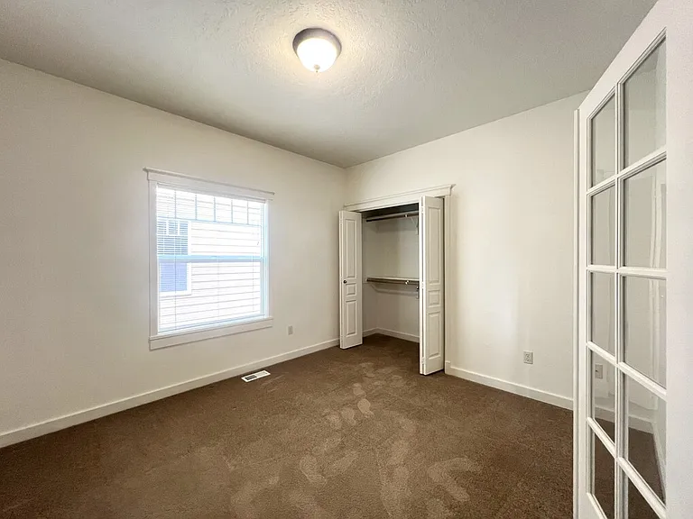 717 W Claire St — Photo 17