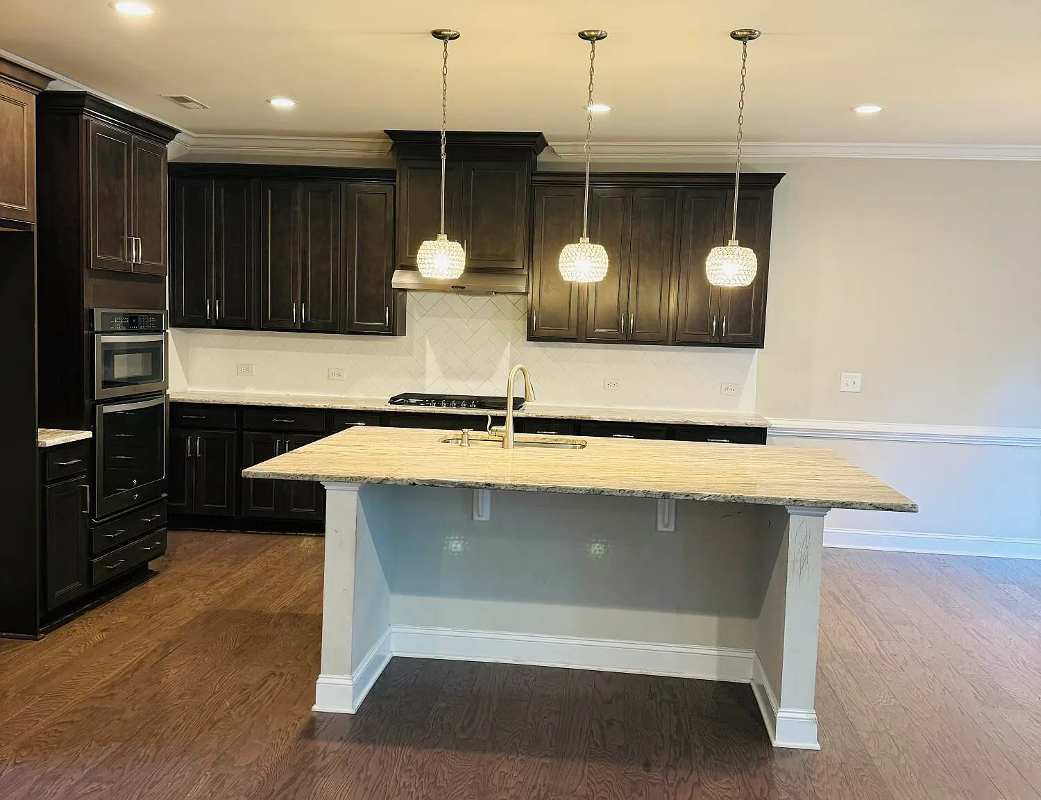 5 bed, 4.5 bath, 3770 sqft, $3,895 — Photo 4