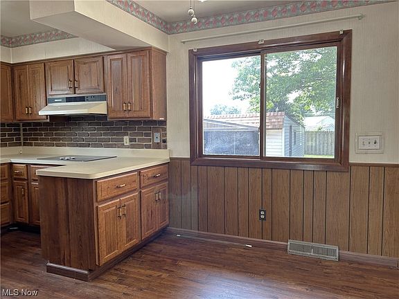 4th image of 1174 E 344th St