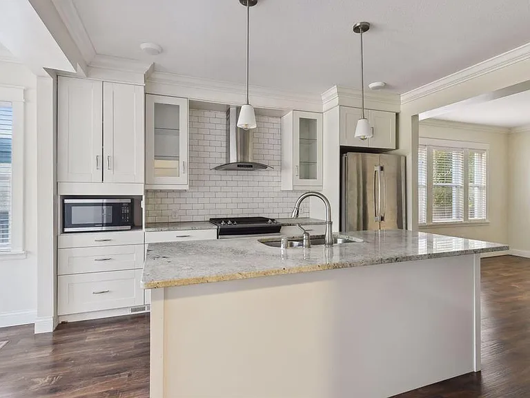 3245 Hennepin Ave #1 — Photo 1