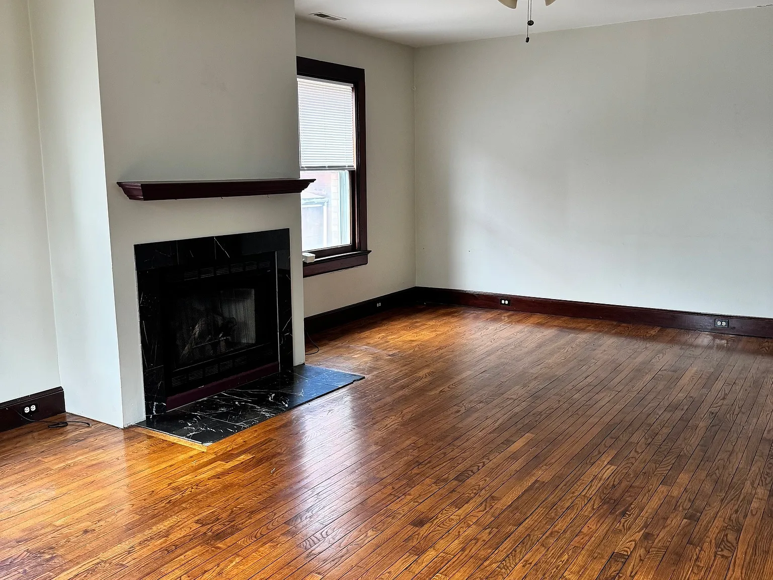 3 bed, 2000 sqft, $2,250 — Photo 2