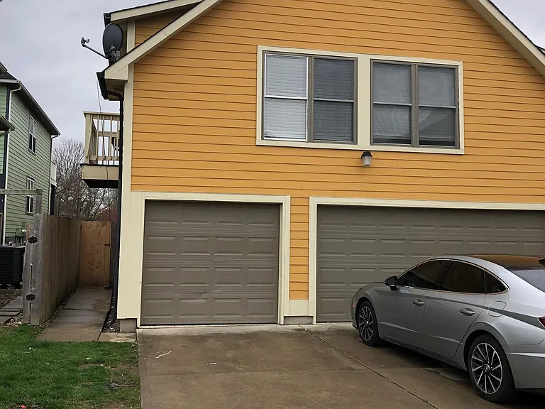 2043 Broadway St — Photo 12
