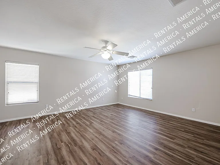 910 S 118th Ln — Photo 23