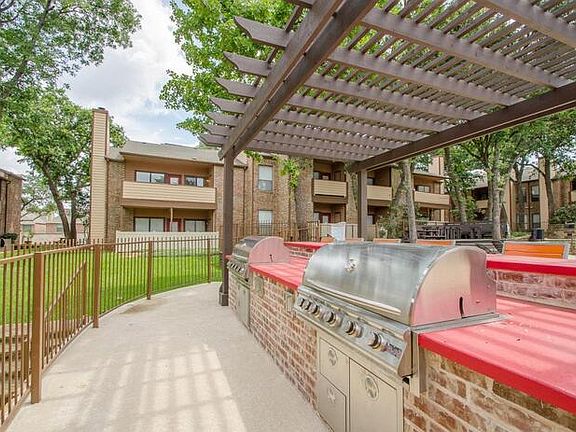 3rd image of 601 Park Blvd #C2