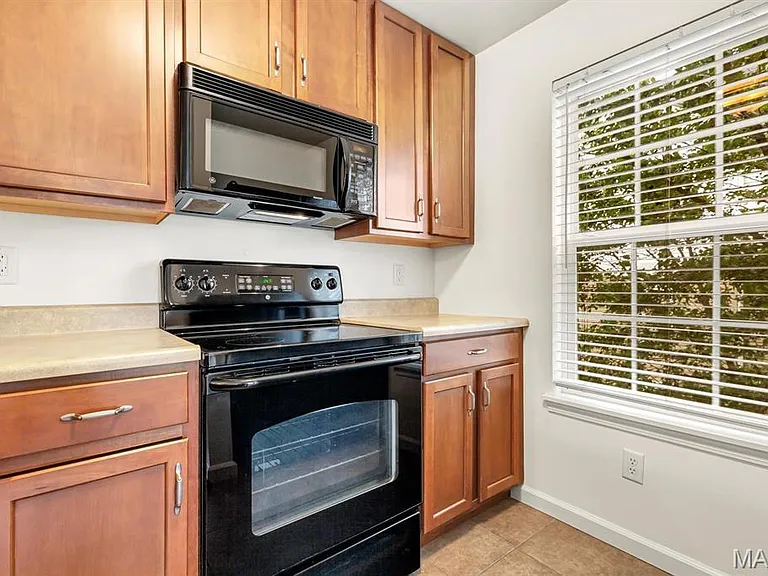 4200 Spring Creek Ln — Photo 3
