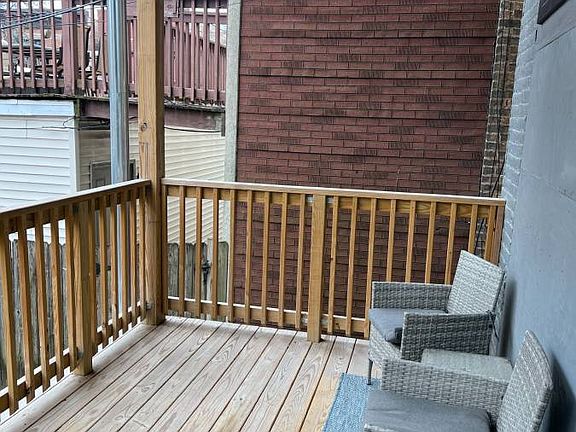 3rd image of 1037 N Hoyne Ave APT 1