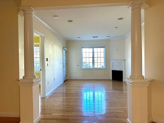 5th image of 5 Woodman Way Unit 102