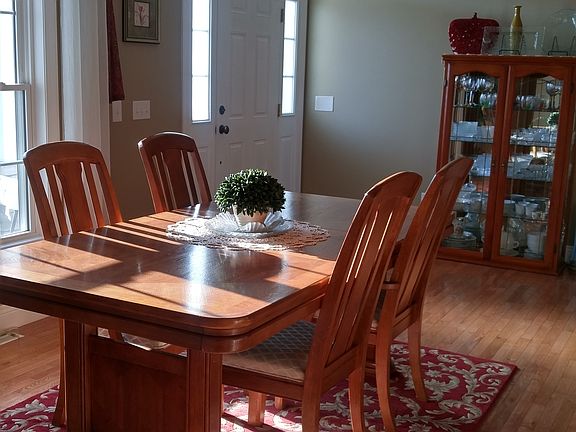 3rd image of 5490 Marshview Ln