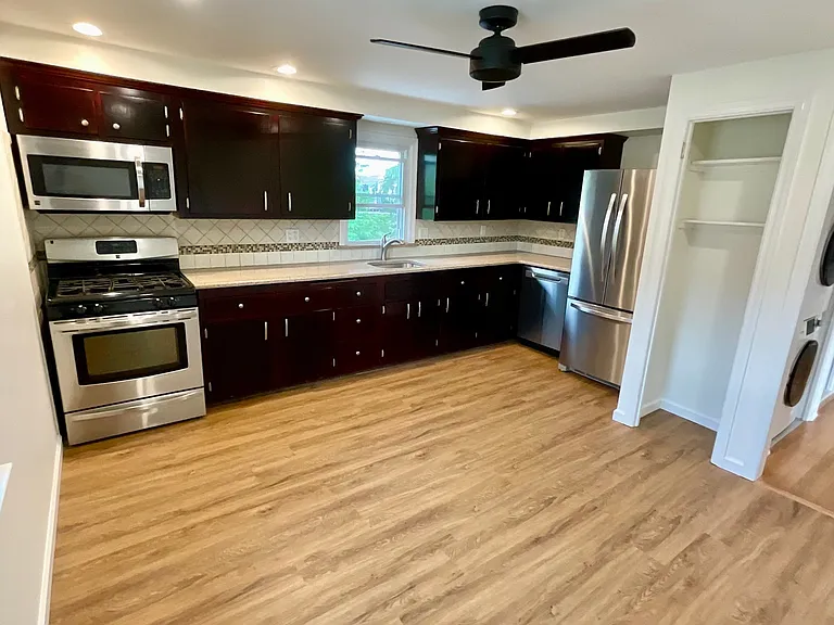 340 New York Ave #2 — Photo 5