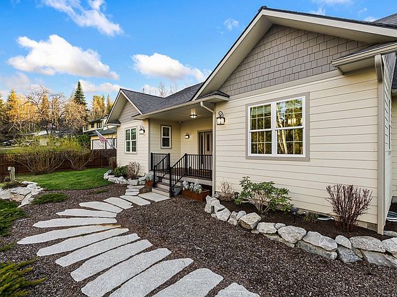 3rd image of 266 Syringa Heights Rd