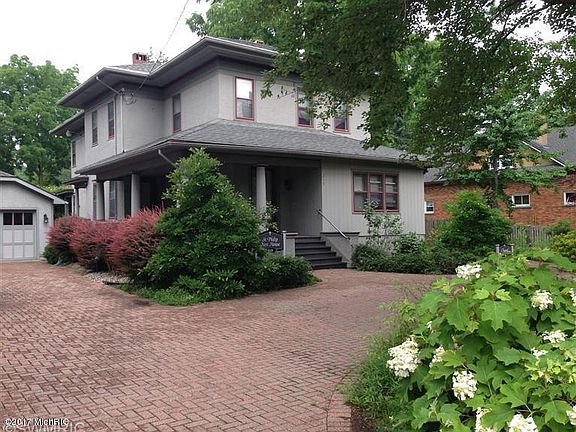 3rd image of 219 Woodward Ave