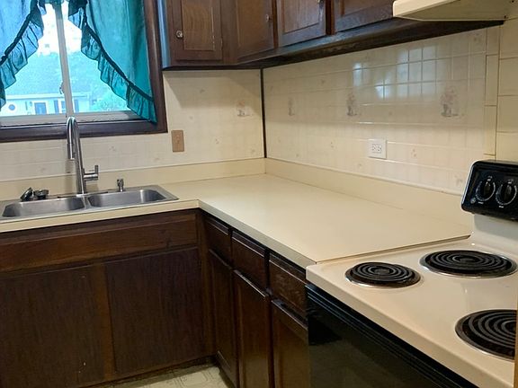 3rd image of 13526 Lawler Ave APT 27