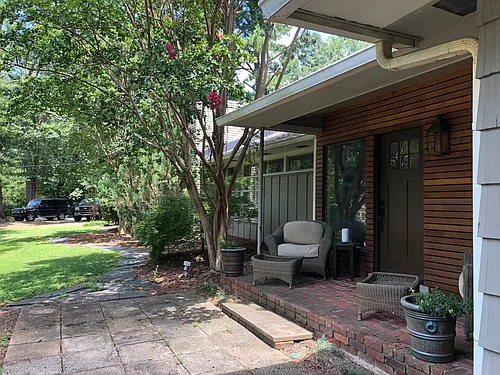 3935 N Ivy Rd NE Photo 1