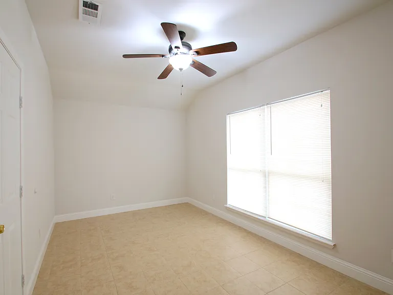 4702 Mariner Dr — Photo 11