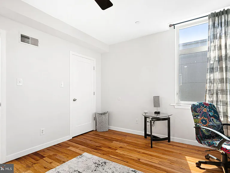 842 N Leithgow St — Photo 22