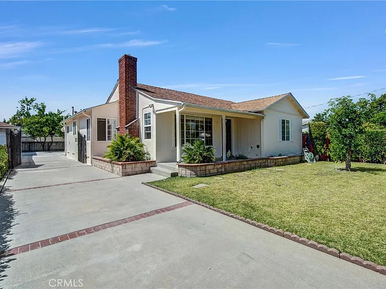 712 W Longden Ave — Photo 1