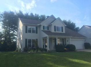 831 Westbrooke Dr, South Lyon, MI 48178