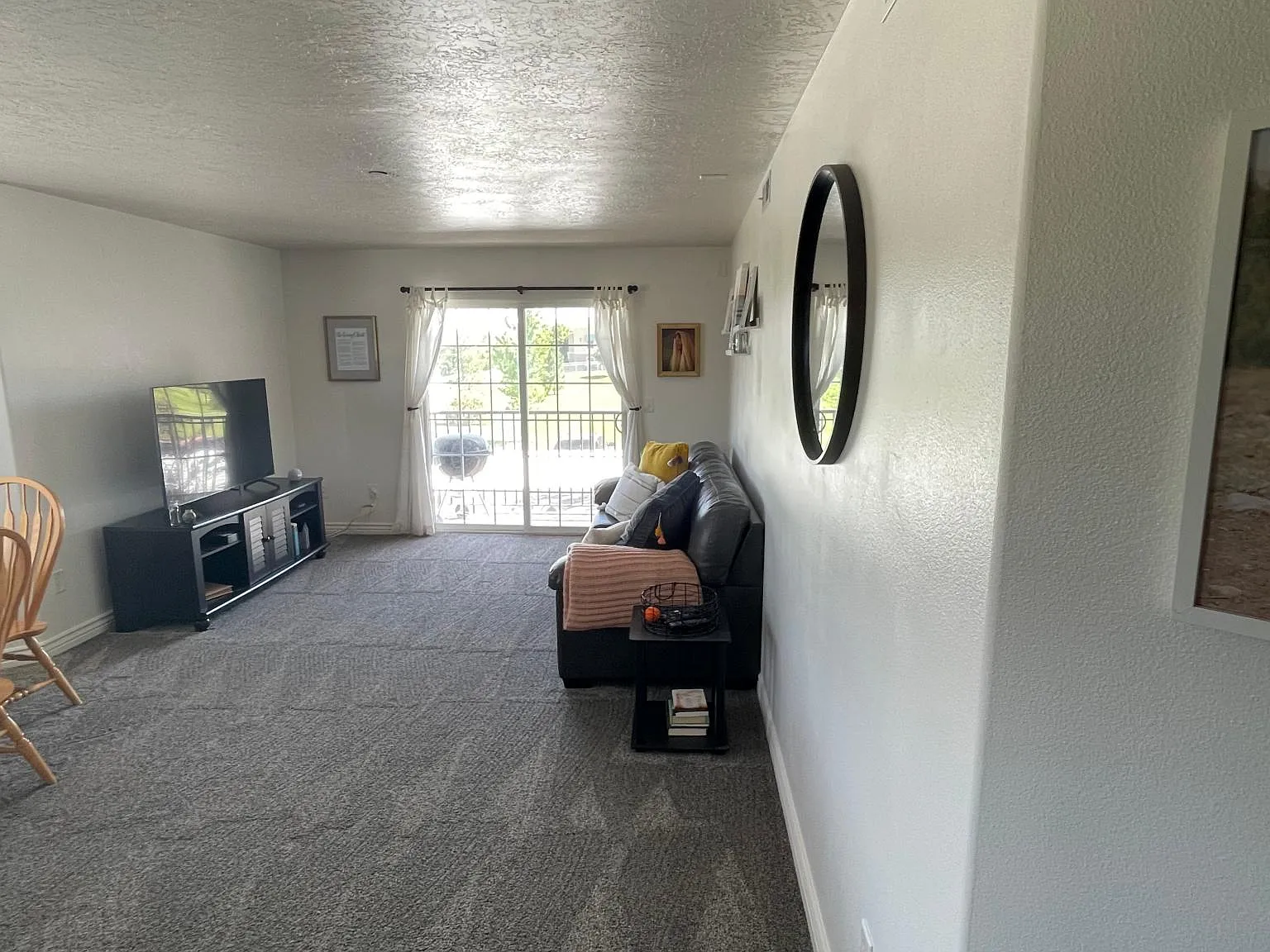 3 bed, 1200 sqft, $1,950 — Photo 2