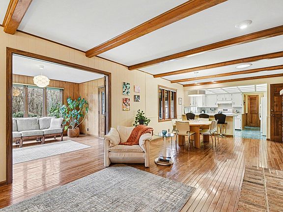 5th image of 1247 Camille Dr SE