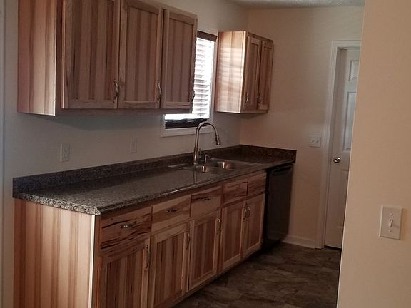 3rd image of 918 Milfred Ave