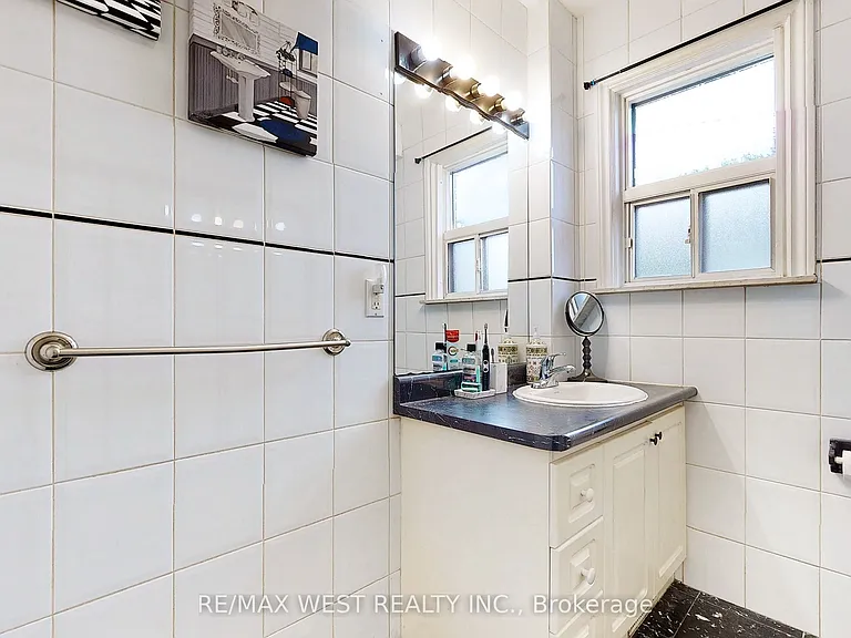 139 Ranee Ave #MAIN FLOOR — Photo 26