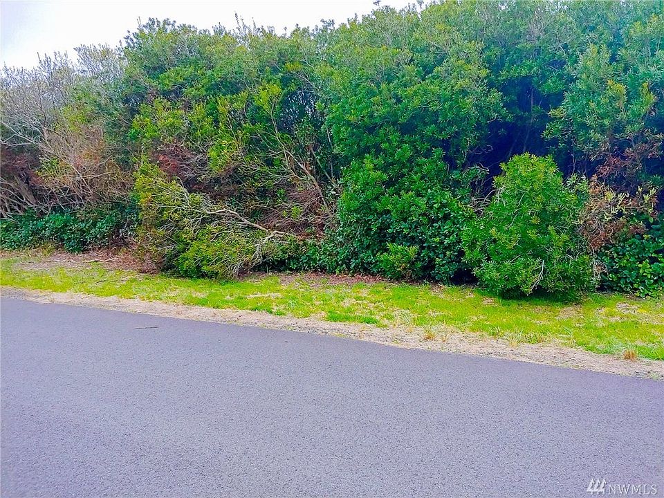 1st image of 457 Ocean Spray St SW